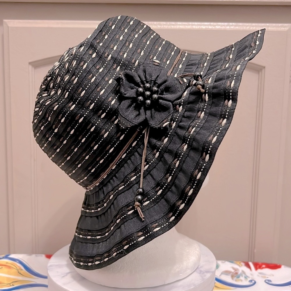 Sun ‘N’ Sand- Posable Brim Sun /Shade Hat w/ Beaded Flower Trim-Packable-OS